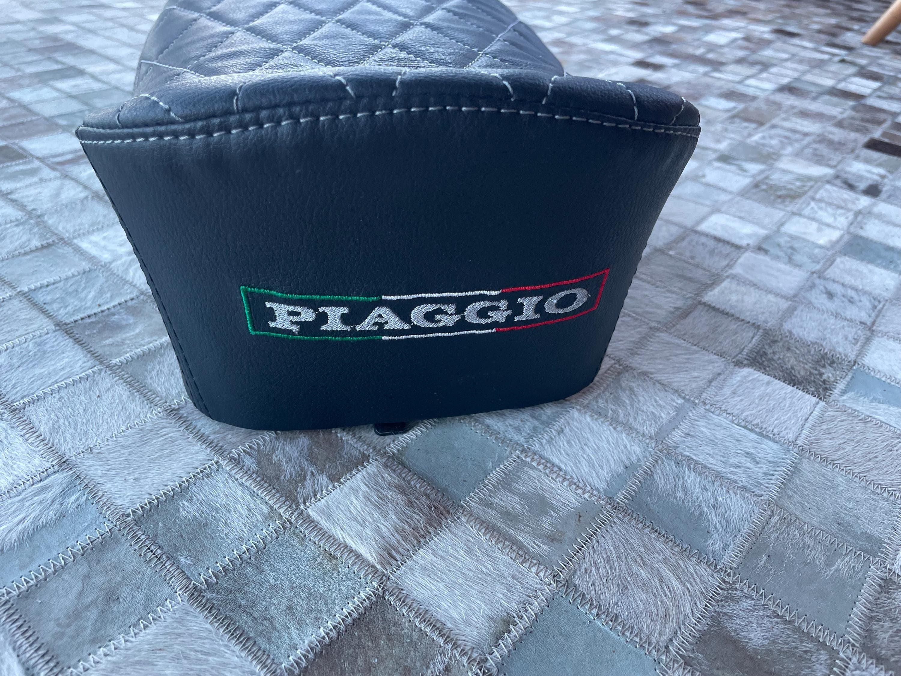 Vespa seat PV smallframe V50 (Black) II