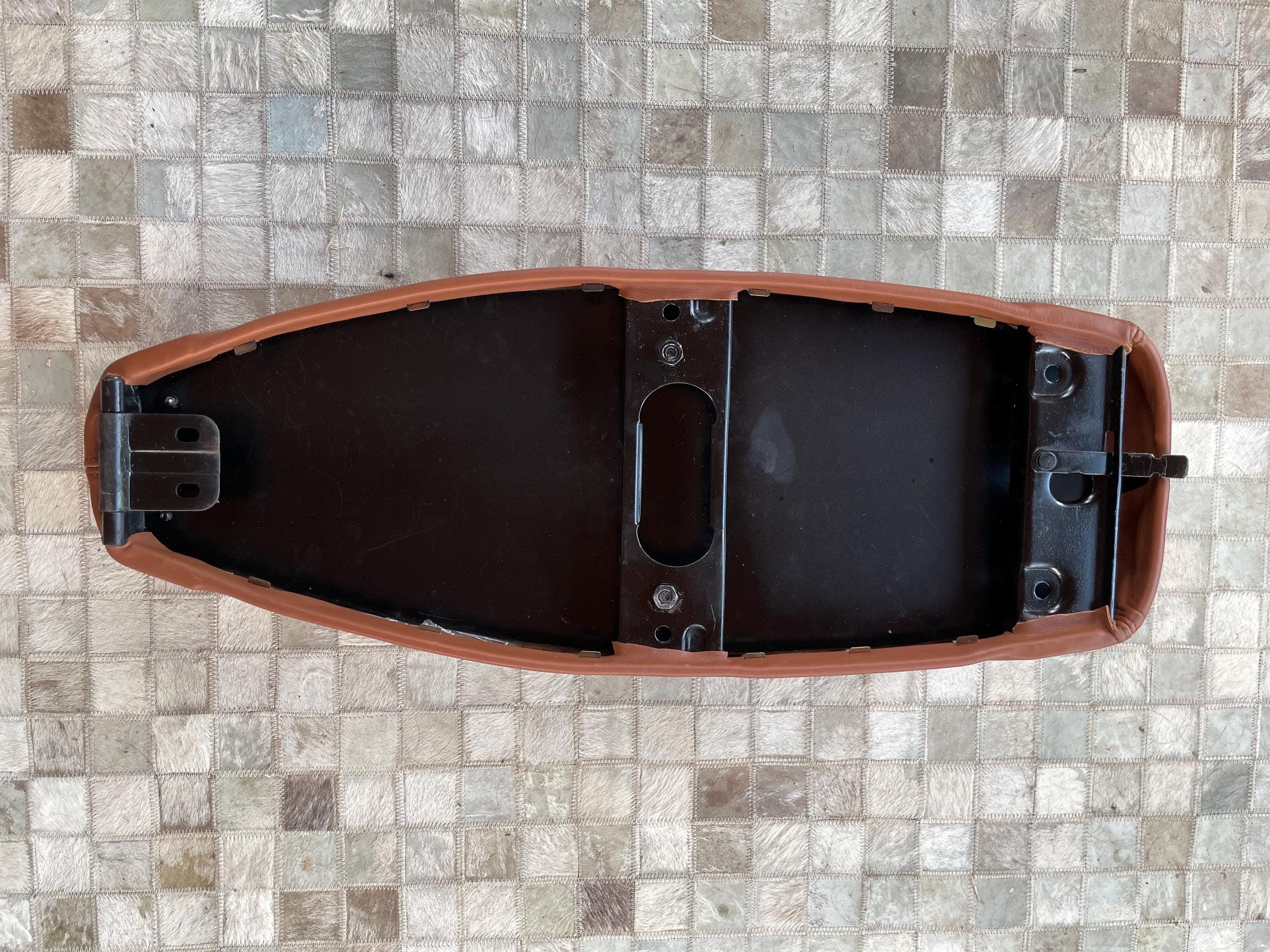 Vespa seat PV smallframe V50 (Cognac)
