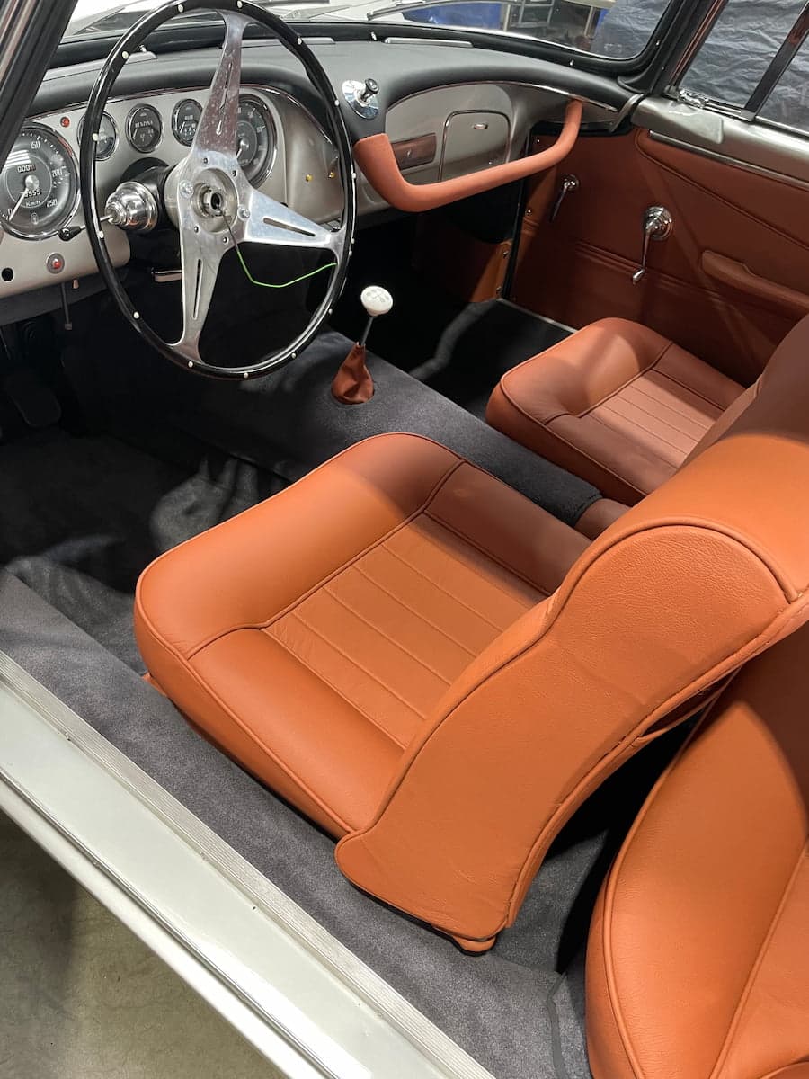 Maserati 3500 GT — cognac leather seats side view