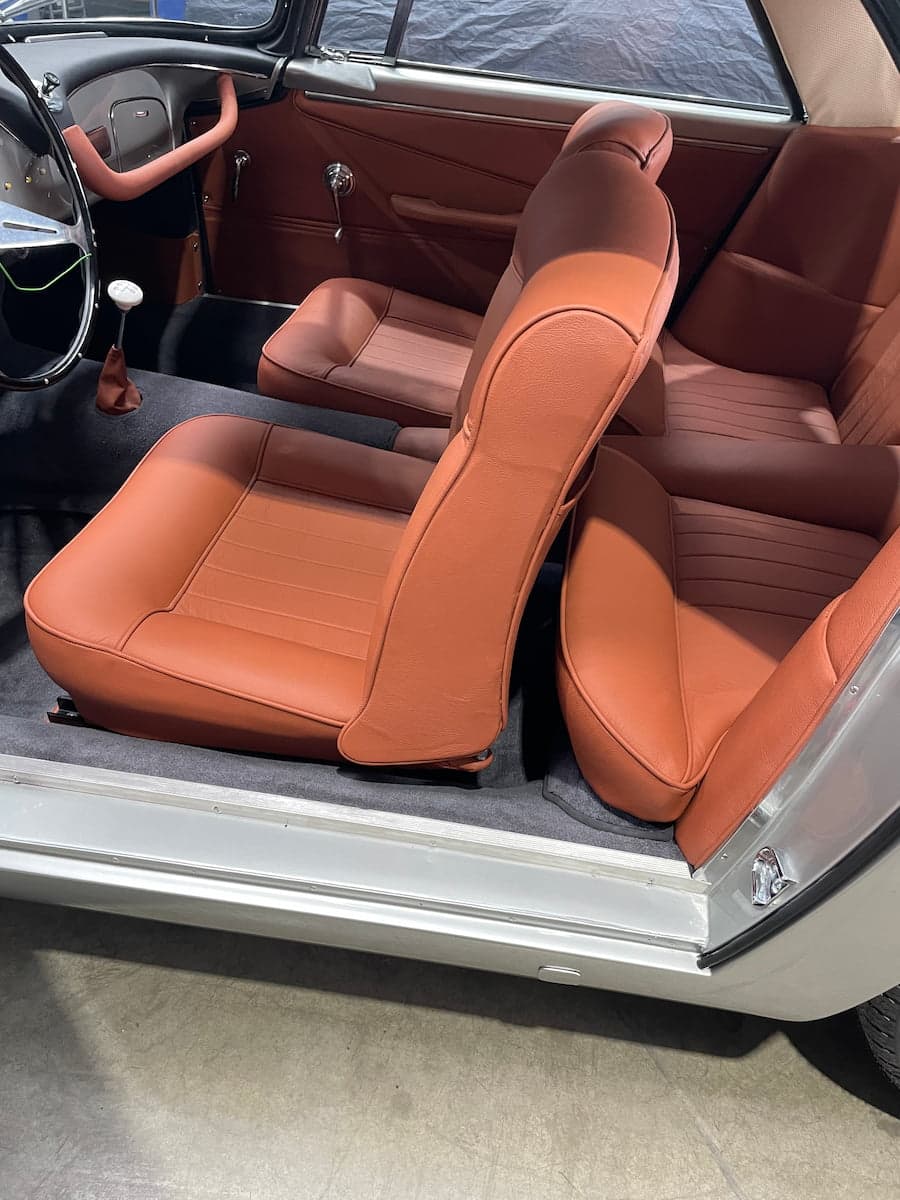 Maserati 3500 GT — cognac leather door panel