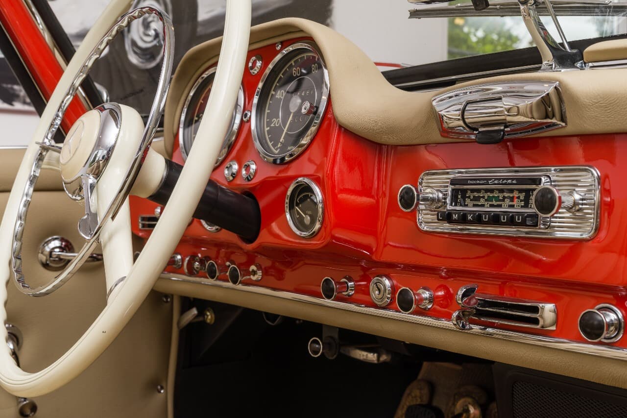 Mercedes 190 SL — restored dashboard in red leather